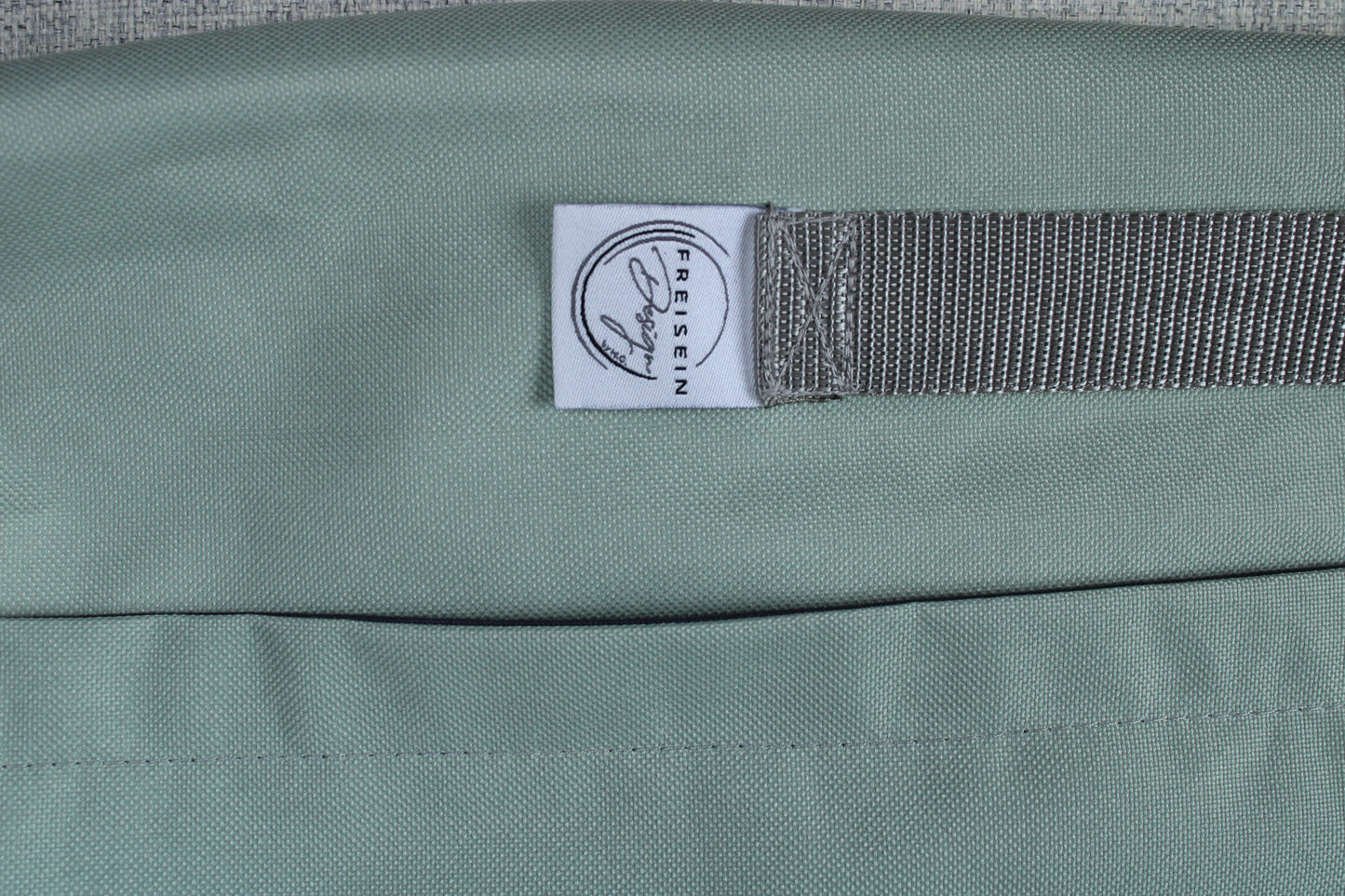Travel-Bag unbedruckt – Outdoor Salbei