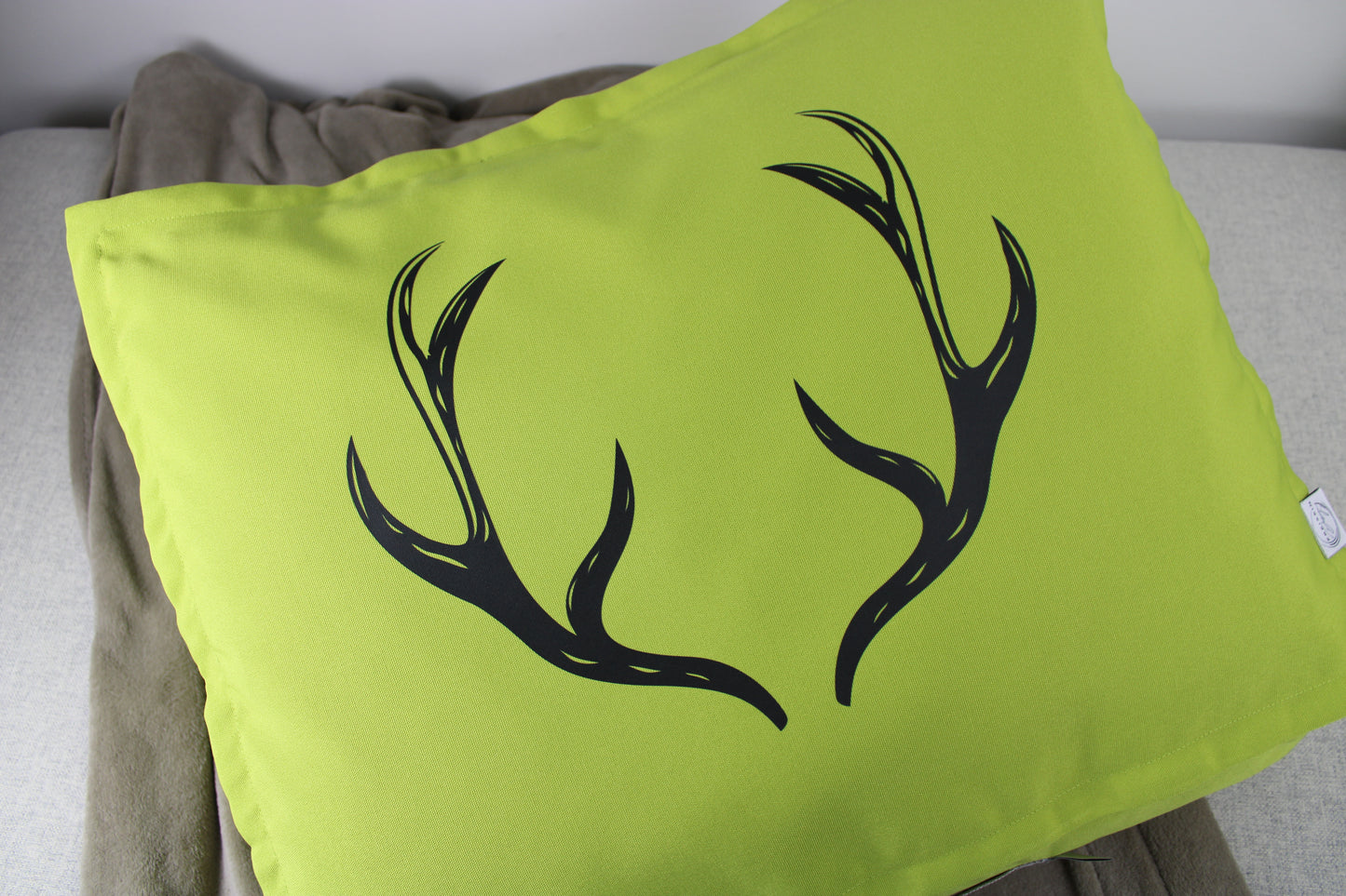 Travel-Bag „Geweih“ – ruhige Naturmomente für dich